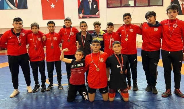 Grekoromende şampiyon Kepez