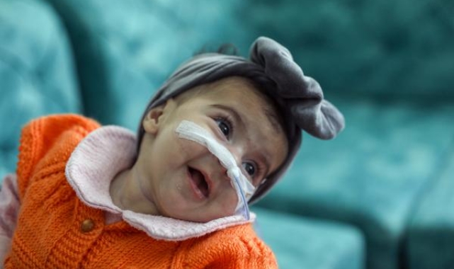 İkizi depremde ölen SMA'lı Aybüke'nin yürek burkan yaşam savaşı