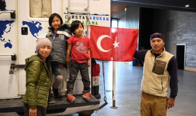 Japon aileden depremzedelere yardım