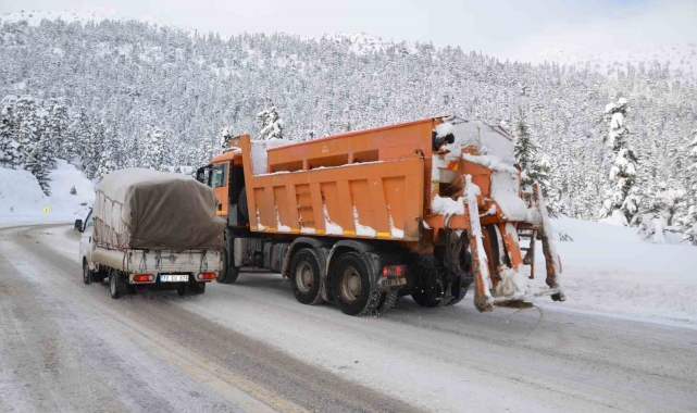 Kar trafiği kapatmıştı ! Antalya-Konya Karayolu tırlar hariç araç trafiğine açıldı