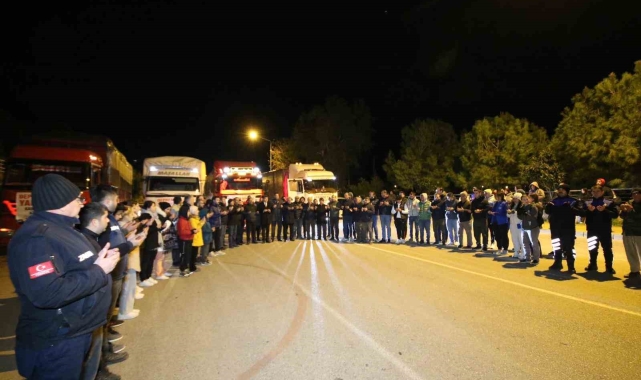 Kaş'tan 9 yardım tırı dualarla deprem bölgesine uğurlandı