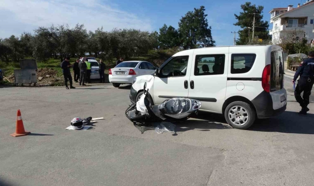 Manavgat'ta hafif ticari araç ile motosiklet çarpıştı: 1 yaralı