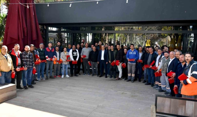 Muratpaşa'dan deprem bölgesine dev destek; 200 çadır ve 18 konteyner gönderildi