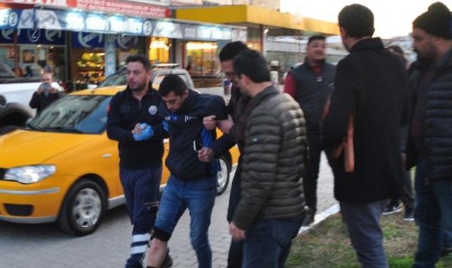 Otomobille motosiklet çarpıştı, bacağından yaralandı 
