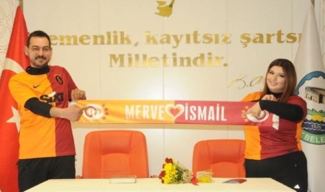 Serik'te fanatik çiftin, sarı kırmızı nikahı