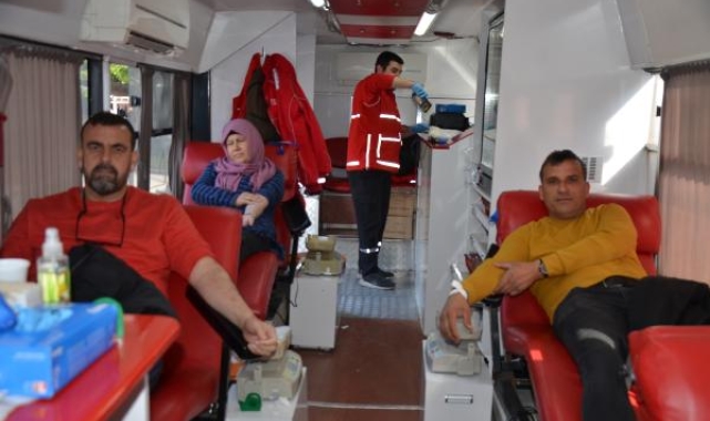 Serik'te Kızılay'a kan bağışı