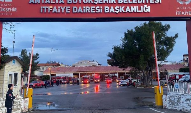 Türkiye yasta ! Antalya'dan deprem bölgesine 400 personel