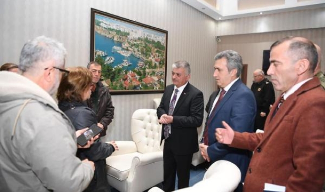 Validen depremzedeye ziyaret