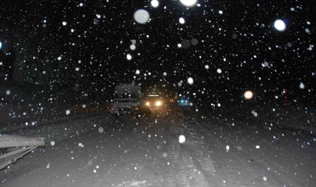 Antalya-Konya karayolunda kar 15 cm'ye ulaştı