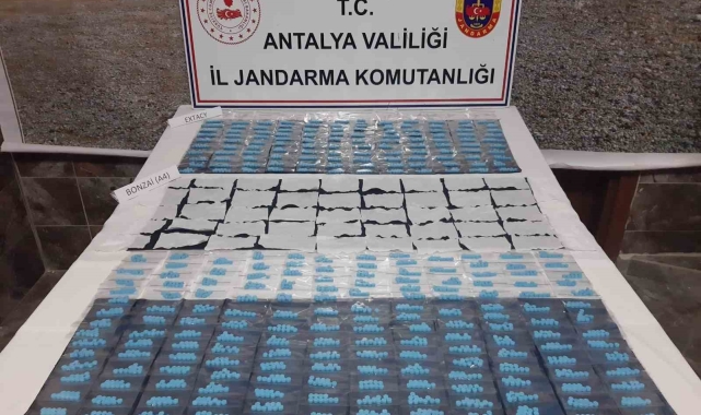 Antalya'da 4 bin 280 adet uyuşturucu madde ele geçirildi