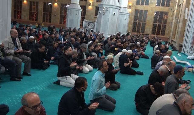 Antalya'da ilk teravih namazı kılındı
