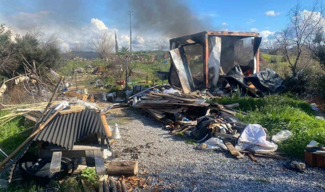 Bağ evi olarak kullanılan konteyner yangında küle döndü