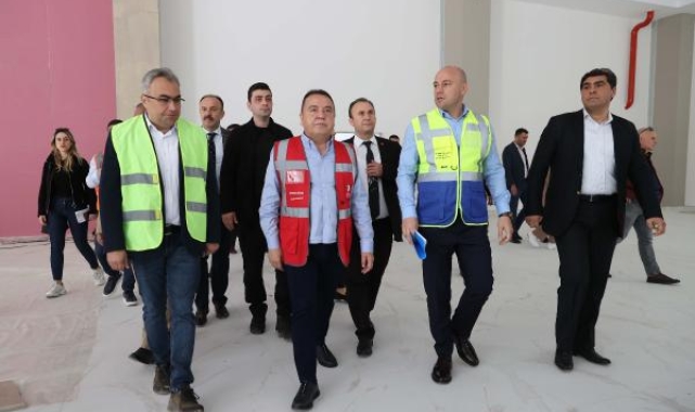 Başkan Böcek, Serik'te çalışmaları yerinde inceleyip bilgi aldı