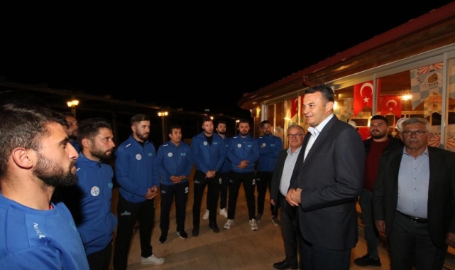 Başkan Ulutaş futbolcularla bir araya geldi
