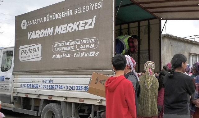 Büyükşehir, Gaziantep'te iftar çadırları kurdu