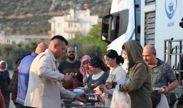 Büyükşehir'den mahallelerde sıcak yemek dağıtımı