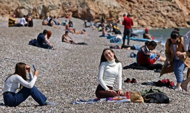 Doğuda kar Antalya'da bahar