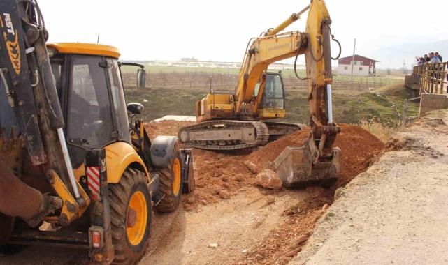 Elmalı'da mahalleleri birbirine bağlayan köprü yeniden yapılıyor