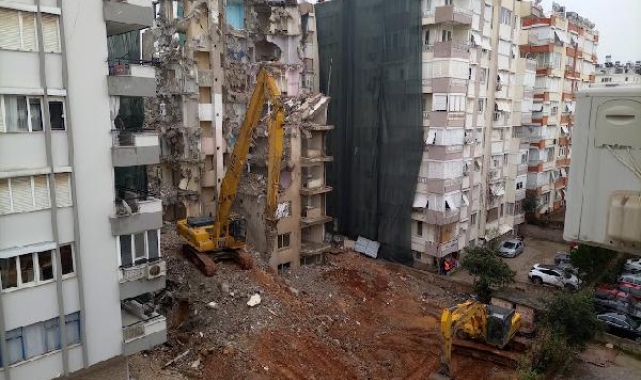 Güllük'te korkutan yıkım; '' İzlerken içimiz ürperiyor"