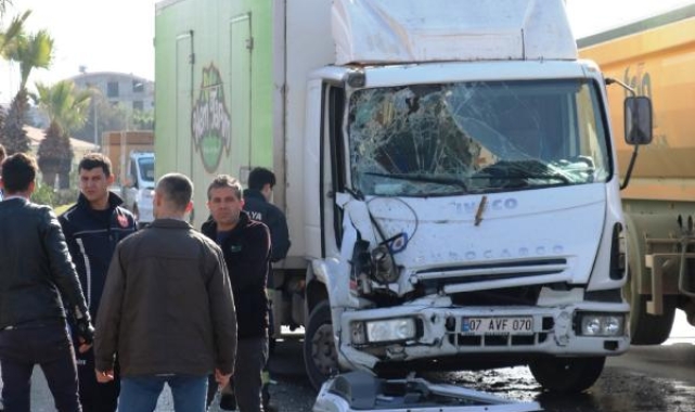 Kazada kamyonette sıkışan yaralı kurtarıldı