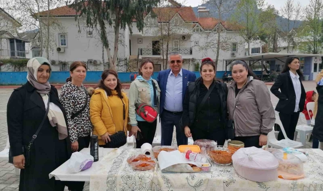 Kemer'de depremzede vatandaşlar için hayır panayırı