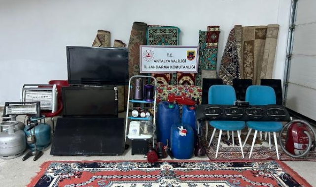 Konyaaltı'ndaki 13 hırsızlık olayının 8 şüphelisi tutuklandı