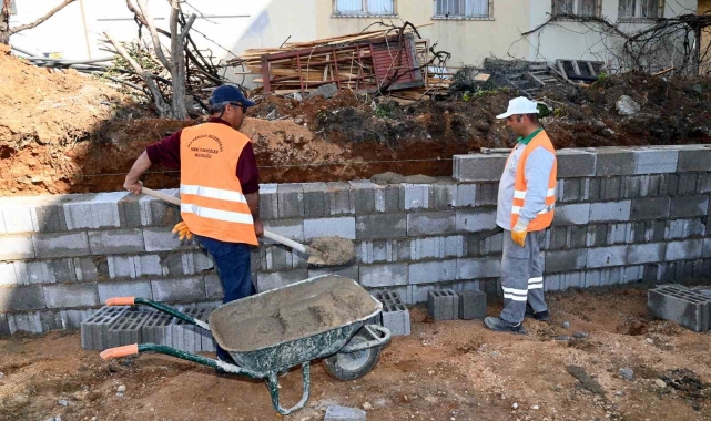 Manavgat Belediyesi'nden Emek Mahallesi'ne modern park