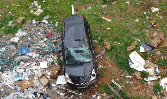 Manavgat'ta otomobil 10 metreden aşağıya uçtu: 1 yaralı