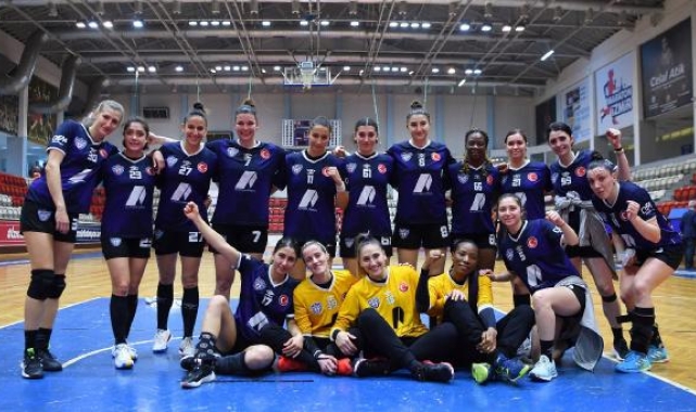 Mavi Kelebekler'in bileği bükülmüyor