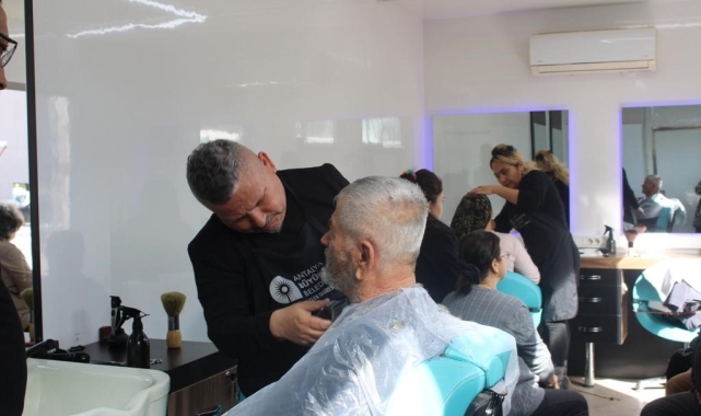 Mobil Kuaför depremzedeler için Akseki ve Kemer'de