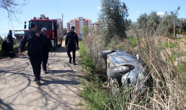 Serik'te otomobil kanala devrildi