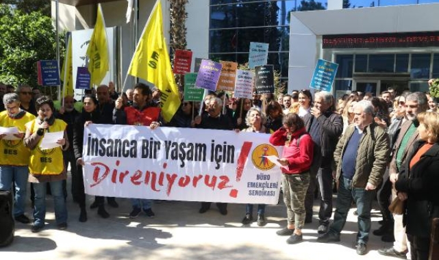 SGK çalışanlarından halaylı eylem