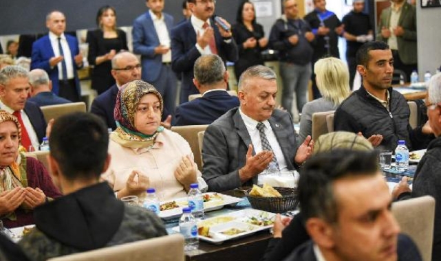 Vali Ersin Yazıcı, öğretmenevinde vatandaşlarla iftar yaptı