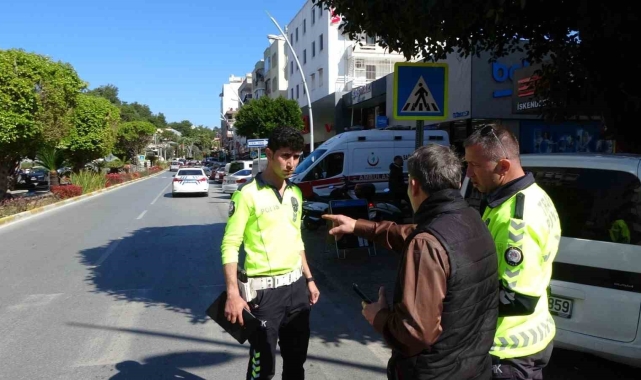 Yaşlı Alman kadına motosikletli kurye çarptı