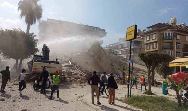 Alanya'da bina çöktü, yürekler ağza geldi !