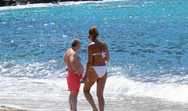 Alanya'da tatilcilerin deniz keyfi