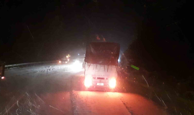 Antalya-Konya kara yolunda kar etkili oldu, sürücüler zor anlar yaşadı 
