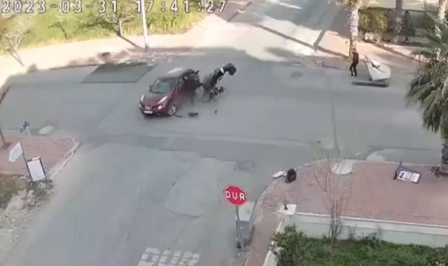 Antalya'da motosiklet ve sürücüsünü metrelerce savuran kaza !