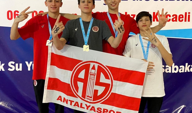 Antalyaspor yüzme takımımı geleneği bozmadı