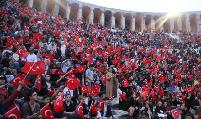 Antik tiyatro da bayram coşkusuna ortak oldu
