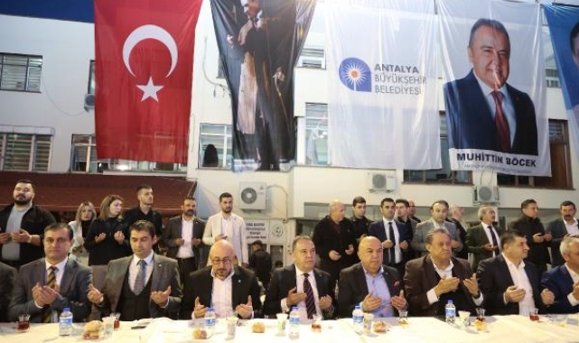 Başkan Böcek, Kadir Gecesi'ni Elmalı'da geçirdi