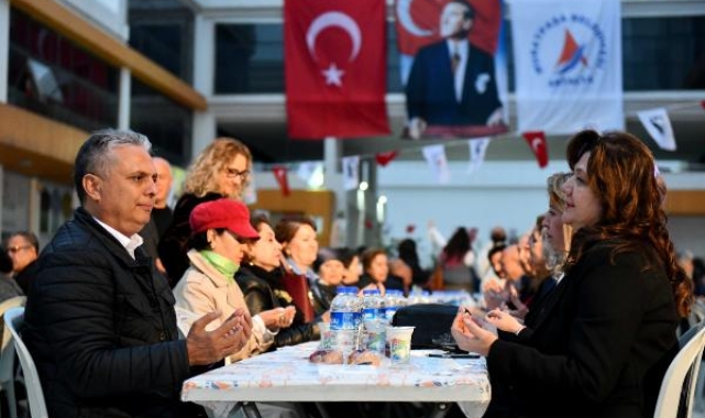 Başkan Uysal, 'Bir elimiz deprem bölgesinde'