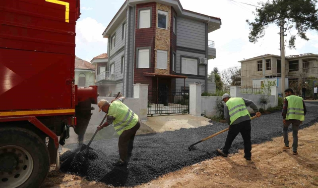 Döşemealtı'nda bozulan yollara müdahale