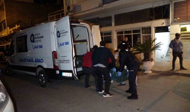 Eski eş ihbar etti, evden bir cenaze ve 3 köpek çıktı !