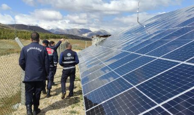 Güneş enerji panellerine ateş açıldı