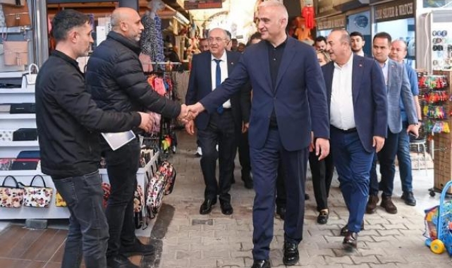 İki bakandan Antalya'da esnaf ziyareti
