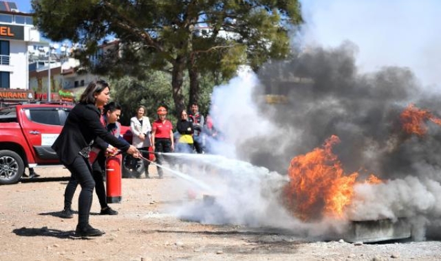 Konyaaltı Belediyesi'nde personele uygulamalı afet eğitimi