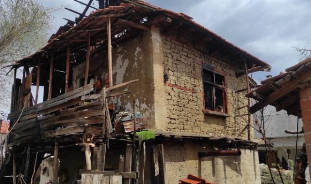 Korkuteli'de ev yangını: 1 ölü