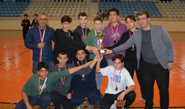 Korkuteli'de Geleneksel Çocuk Oyunları Müsabakaları başladı