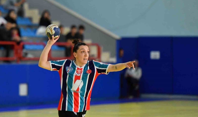 'Mavi Kelebekler' galibiyetle bitirdi